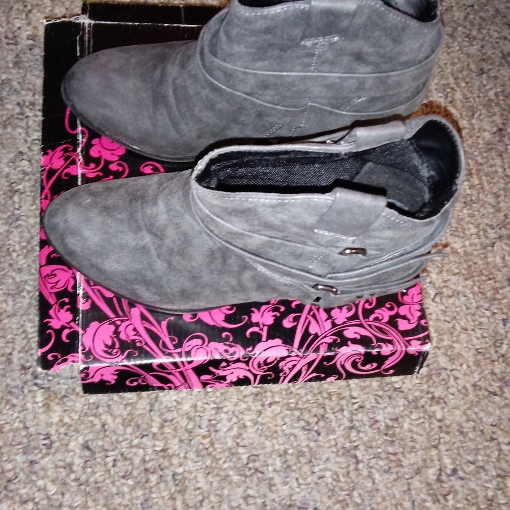 Shoe